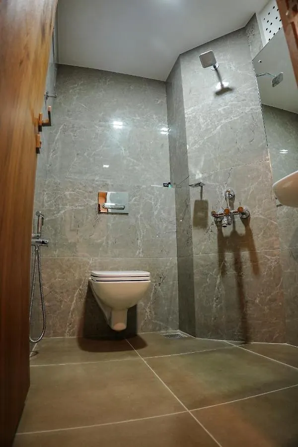Mpsroyalsuites Perintalmanna Hotel